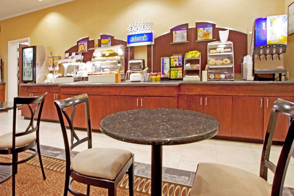 Holiday Inn Express & Suites Columbus At Northlake By Ihg Exterior foto