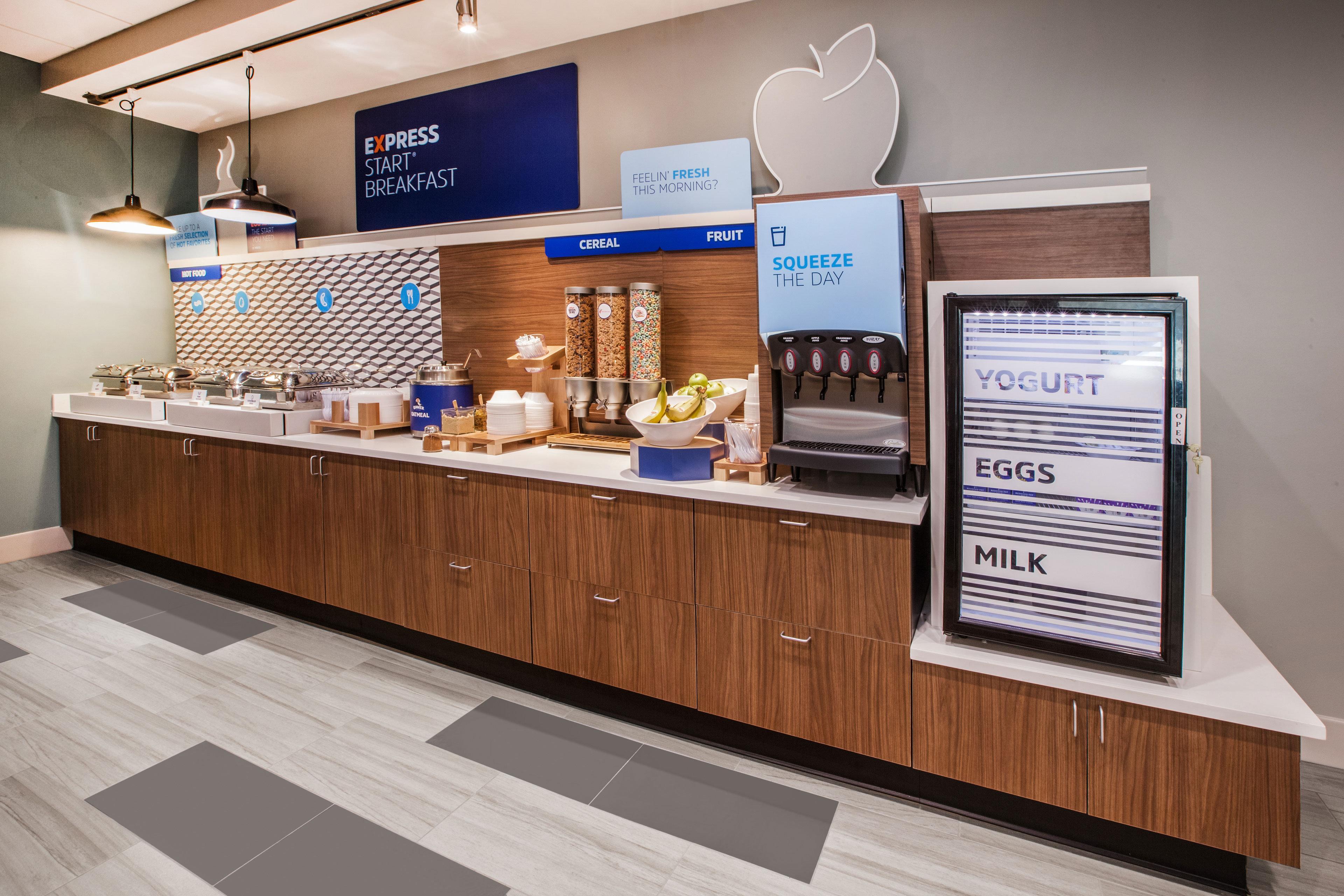 Holiday Inn Express & Suites Columbus At Northlake By Ihg Exterior foto